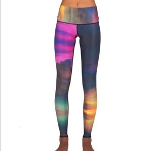 Clouds - Teeki - Hot Yoga pants - L - worn once